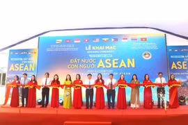 La exposición fotográfica “Países y pueblos de la ASEAN” se inaugura en Nghe An (Fuente: VNA)