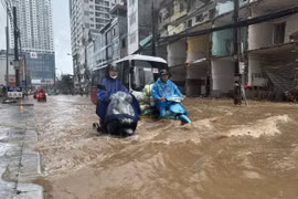 Una calle en Hanoi tras fuertes lluvias. (Foto: VNA)