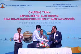 La Asociación de Turismo de Binh Thuan y la empresa Hanatour de Corea del Sur firrman un acuerdo de colaboración (Fuente: VNA)