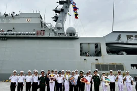 El buque escuela ROKS Hansando de la Armada de Corea del Sur, con 375 oficiales y marineros, atraca en el puerto de Tien Sa (Fuente: VNA)