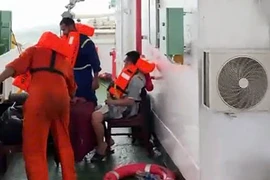 Los tripulantes fueron rescatados a tiempo. Foto: Centro de Coordinación de Búsqueda y Rescate Marítimo de Vietnam