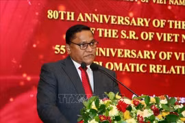 El ministro de Asuntos Exteriores, Empleo Exterior y Turismo de Sri Lanka, Vijitha Herah, habla en el evento. (Fuente: Embajada de Vietnam en Sri Lanka)
