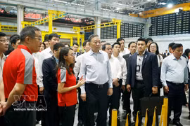 El secretario general del Partido Comunista de Vietnam y presidente del país, To Lam, visita al Centro de Pruebas Ferroviarias de Singapur (Fuente: VNA)