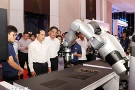 El viceprimer ministro de Vietnam Bui Thanh Son inspecciona los preparativos para el Foro Económico de Otoño 2025 (Fuente: VNA)