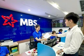 Actividades de consultoría y corretaje de valores en la empresa MB Securities (Foto: qdnd.vn)