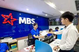 Actividades de consultoría y corretaje de valores en la empresa MB Securities (Foto: qdnd.vn)