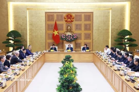 El primer ministro Pham Minh Chinh se reunió con representantes de empresas estadounidenses que invierten y operan en Vietnam. Foto: VNA.