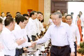 El secretario general del Partido Comunista y presidente de Vietnam, To Lam, sostiene una sesión de trabajo con el Buró Ejecutivo del Comité del Partido de Ciudad Ho Chi Minh (Fuente: VNA)