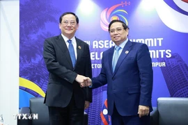 En el encuentro entre el primer ministro laosiano, Sonexay Siphandone y el premier vietnamita, Pham Minh Chinh (Fuente: VNA)