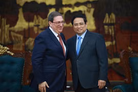 El primer ministro Pham Minh Chinh y el enviado especial del Partido Comunista y del Estado cubanos, miembro del Buró Político y canciller Bruno Rodríguez Parrilla (Fuente: VNA)