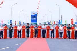 En la ca ceremonia de inauguración del nuevo puente Phong Chau (Fuente: VNA)