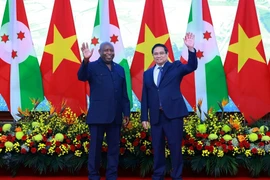 El primer ministro de Vietnam, Pham Minh Chinh, se reúnecon el presidente de Burundi, Évariste Ndayishimiye (Fuente: VNA)