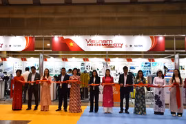 Ceremonia de inauguración del stand de las empresas textiles y de confección vietnamitas. Foto: VNA