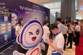La inteligencia artificial (IA) o tecnología robótica debe desarrollarse de forma que sea práctica para la producción agrícola, el procesamiento de alimentos y otras industrias. Foto: Periódico Hanoi Moi