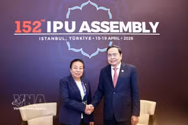 El presidente de la Asamblea Nacional de Vietnam, Tran Thanh Man, y la vicepresidenta de la Asamblea Nacional de Laos, Sounthone Xayachack (Fuente: VNA)