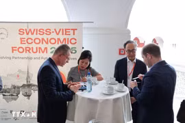 Empresas vietnamitas y suizas exploran oportunidades de cooperación en el Día de Vietnam 2025. (Foto: VNA)