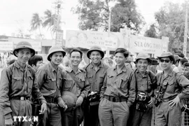 Reporteros de la Agencia de Noticias de Liberación (ANL) y Viet Nam Thong tan xa (VNTTX) cubriendo la Campaña de Ho Chi Minh, abril de 1975 (Foto: VNA)