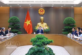 El primer ministro de Vietnam, Le Minh Hung, sostiene una conversación telefónica con su homólogo de Nueva Zelanda, Christopher Luxon (Fuente: VNA)