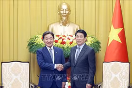 El presidente de Vietnam, Luong Cuong, recibe a Park Chang Dal, enviado especial del presidente surcoreano (Fuente: VNA)