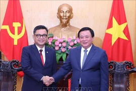 Nguyen Xuan Thang, miembro del Buró Político del Partido Comunista de Vietnam (PCV) y director de la Academia Nacional de Política Ho Chi Minh y Ace Hasan Syadzily, presidente de la LEMHANNAS (Fuente: VNA)