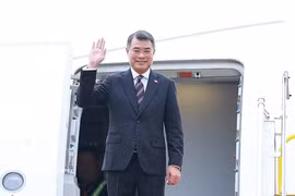 El primer ministro de Vietnam, Le Minh Hung, parte de Hanoi al frente de una delegación de alto nivel para asistir a la Cumbre conmemorativa por el 35.º aniversario de las relaciones entre la ASEAN y Rusia. Fuente: VNA