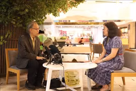 El académico tailandés Kavi Chongkittavorn en una entrevista concedida a corresponsales de la Agencia Vietnamita de Noticias (VNA) en Bangkok (Fuente: VNA)