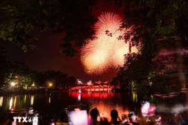 Hanoi conmemora el 80.º aniversario del Día Nacional de Vietnam con un impresionante show de fuegos artificiales (Fuente: VNA)