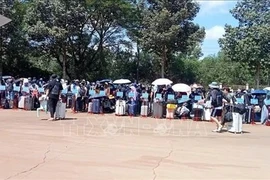 Las autoridades camboyanas entregan a 353 ciudadanos vietnamitas en la puerta fronteriza internacional de Xa Mat (Fuente: VNA)