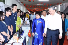 El secretario del Partido Comunista de Vietnam, To Lam, realiza una visita de trabajo para revisar el desarrollo del sector educativo en Hanoi (Fuente: VNA)