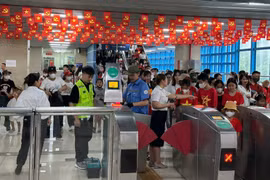 Durante las celebraciones por el 80.º aniversario de la Revolución de Agosto y el Día Nacional de Vietnam, del 21 de agosto al 2 de septiembre, la empresa Hanoi Metro transportó a casi 1,8 millones de pasajeros (Fuente: VNA)