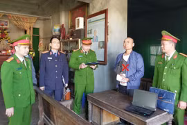 La Policía ejecuta la orden de arresto contra Le Minh Vu. Foto: VNA
