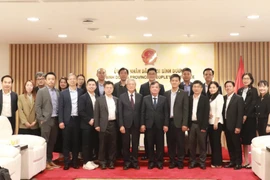 En una reunión entre las autoridades de Binh Duong y representantes de MiTAC (Fuente: VNA)