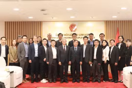 En una reunión entre las autoridades de Binh Duong y representantes de MiTAC (Fuente: VNA)