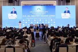 El viceministro de Industria y Comercio, Nguyen Hoang Long, interviene en la sesión. (Foto: VNA)