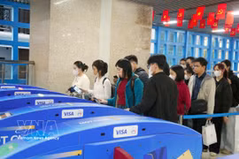 El metro de Hanoi está implementando un nuevo sistema automatizado de venta de billetes en la línea Cat Linh-Ha Dong. (Foto: Vietnam+)