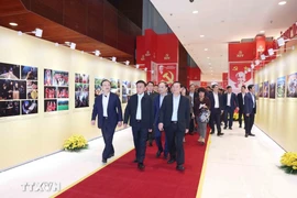 El Subcomité de Organización del XIV Congreso Nacional del PCV realiza una revisión preliminar de los preparativos para el evento, bajo la presidencia del miembro del Buró Político y miembro permanente del Comité Central del Partido, Tran Cam Tu (Fuente: VNA)