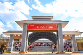 Una escuela multinivel en la región fronteriza de Si Pa Phin, provincia de Dien Bien, antes de su inauguración. Foto: VNA