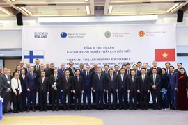 El Secretario General To Lam se reunió con algunas empresas finlandesas en Helsinki, el 21 de octubre de 2025. Foto: VNA