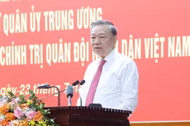 El secretario general del Partido Comunista de Vietnam (PCV) y secretario de la Comisión Militar Central, To Lam. habla en la reunión (Fuente: VNA)