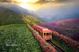 El ferrocarril de montaña de Muong Hoa mejora la experiencia ecoturística para los visitantes de Sa Pa. Foto: VNA