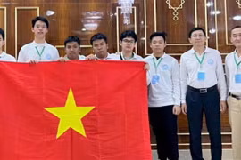 Los alumnos vietnamitas que asistieron a la segunda Olimpiada Internacional de Matemáticas para Estudiantes de Secundaria, celebrada en Turkmenistán del 21 al 26 de abril (Fuente: VNA)