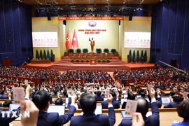 Los delegados votan para aprobar la Resolución del XIV Congreso Nacional del PCV (Foto: VNA)