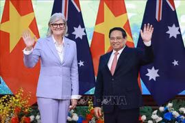 El primer ministro de Vietnam, Pham Minh Chinh, y la gobernadora general de Australia, Sam Mostyn (Fuente: VNA)