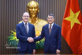 El primer ministro Le Minh Hung recibió en mayo al embajador de Rusia en Vietnam, Gennady Bezdetko (Fuente: VNA)