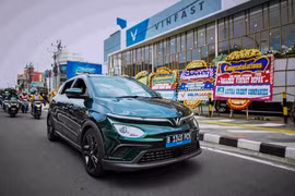 Con el objetivo de consolidarse en el mercado indonesio, el fabricante vietnamita VinFast ha firmado acuerdos clave con cinco importantes empresas de servicios automotrices locales (Fuente: VNA)