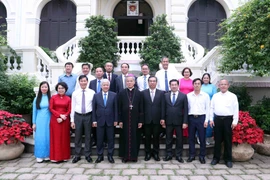 ELa delegación del Frente de la Patria de Vietnam (FPV) visita a la Arquidiócesis de Ciudad Ho Chi Minh con motivo de la Navidad y el Año Nuevo 2024 (Fuente: VNA)