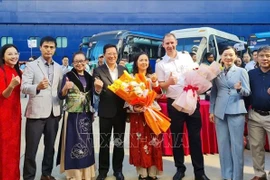 El Puerto Internacional de Cruceros de Ha Long en la norteña provincia vietnamita de Quang Ninh da la bienvenida al Blue Dream Melody (Fuente: VNA)