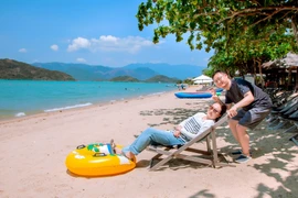 Turistas surcoreanos en una playa de Nha Trang (Fuente: VNA)
