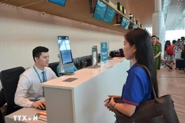 Las soluciones aplicadas de identificación, verificación electrónica y tecnología biométrica están contribuyendo a reducir trámites y mejorar la experiencia de los pasajeros en los aeropuertos (Fuente: VNA)