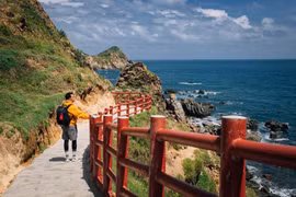 Las vacaciones en la playa también son una opción popular para la mayoría de los vietnamitas durante el feriado del 30 de abril. (Foto ilustrativa: Vietnam+)
